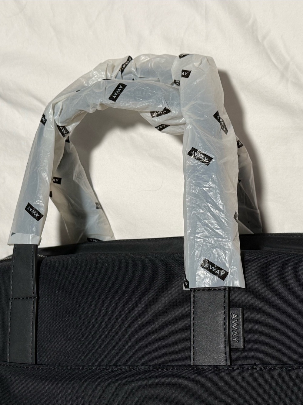 BNWT Away Travel Set Everywhere Bag Small Toiletry Bag S’well Bottle Set Black - Picture 2 of 12